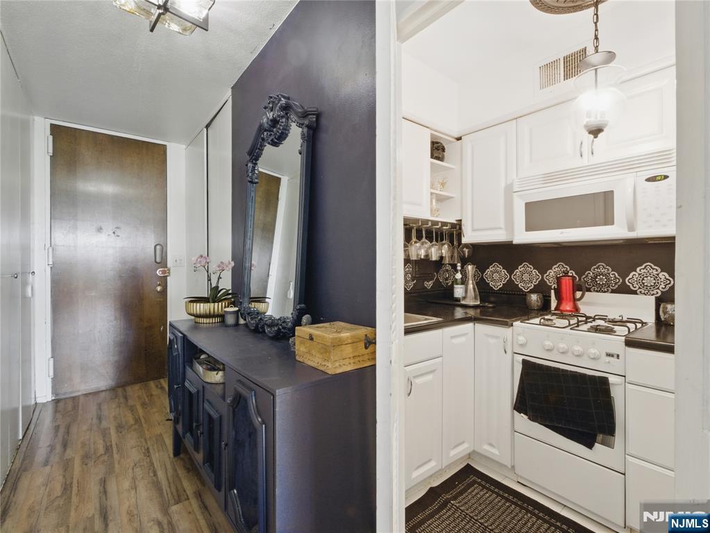 5 Horizon Road 306