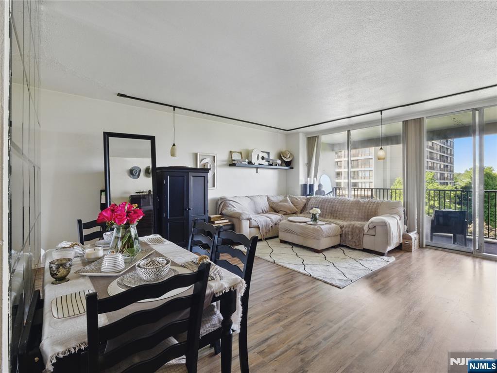 Photo 1 of 5 Horizon Road 306, Fort Lee, New Jersey, $175,000, Web #: 325017395