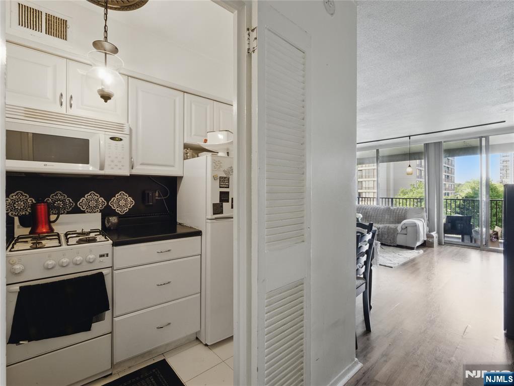 5 Horizon Road 306