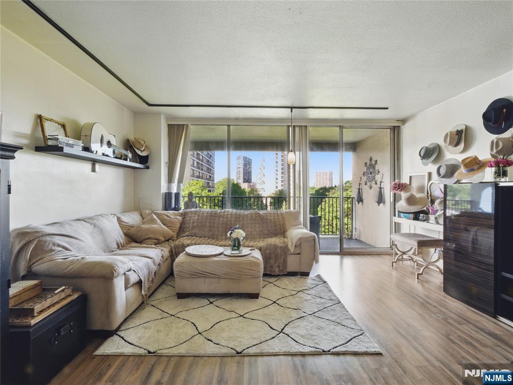 5 Horizon Road 306