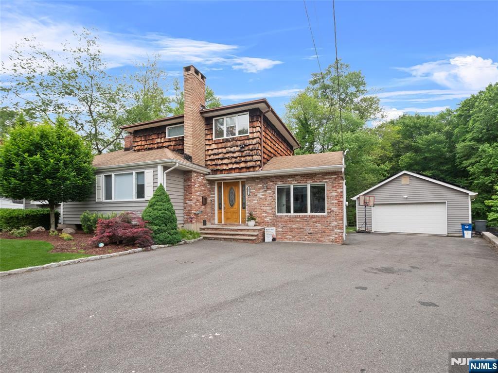 21 Lakeview Drive