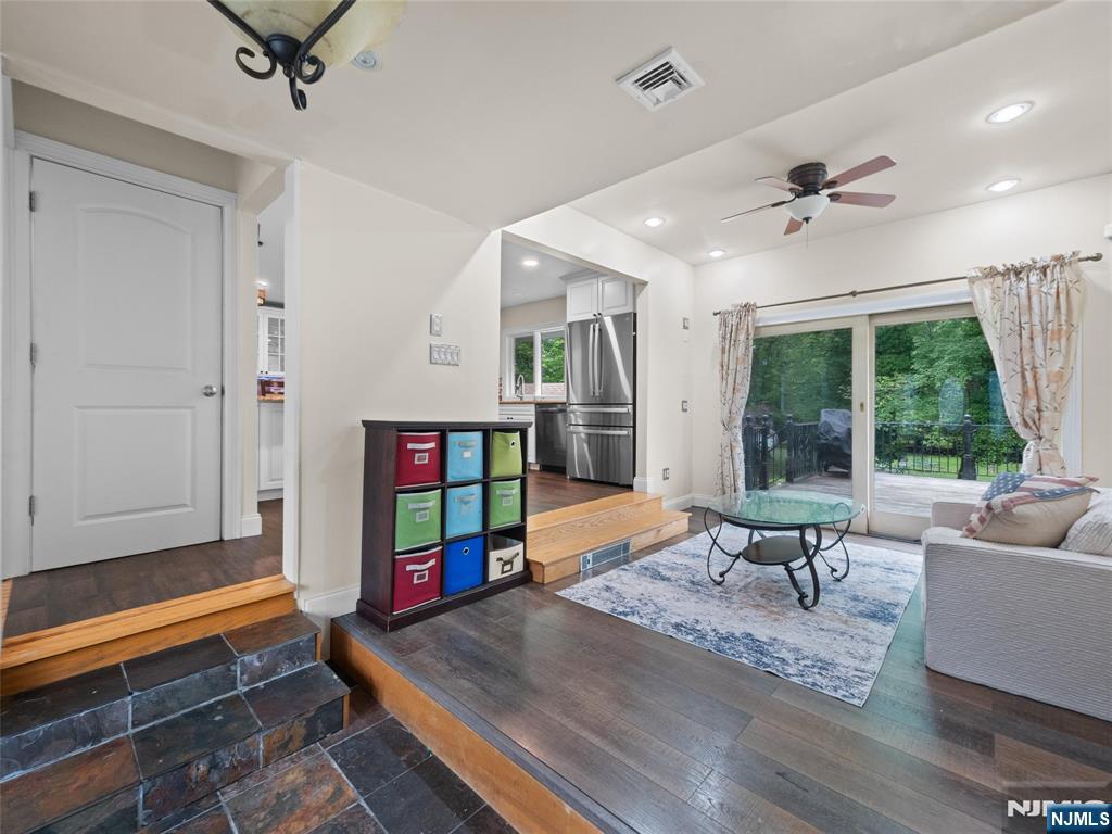 21 Lakeview Drive