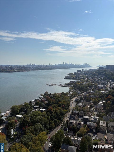 Photo of 100 Old Palisade Rd #3910, Fort Lee, NJ 07024 (MLS # 26036845)