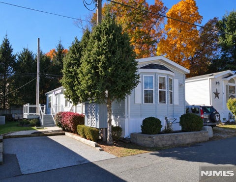 Photo of 5 Makepeace Drive, Jefferson Township, NJ 07438 (MLS # 26041087)