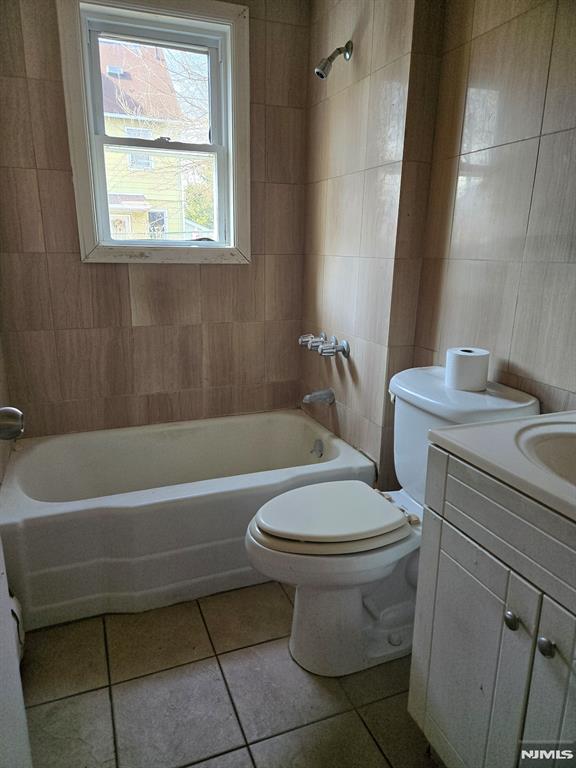 Englewood, New Jersey 07631, United States, 4 Bedrooms Bedrooms, ,2 BathroomsBathrooms,Residential,Pending,88867