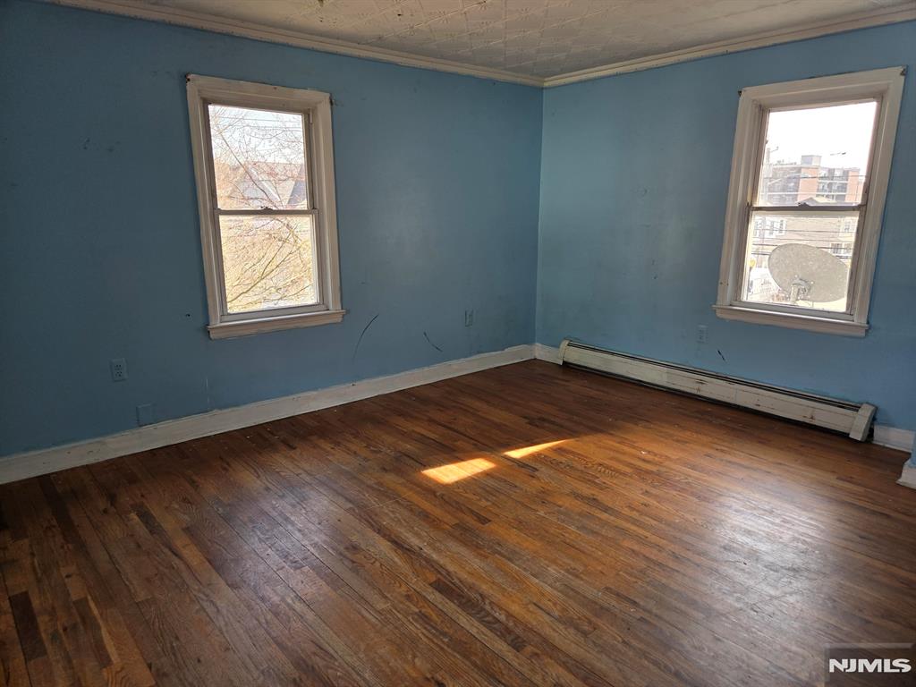 Englewood, New Jersey 07631, United States, 4 Bedrooms Bedrooms, ,2 BathroomsBathrooms,Residential,Pending,88867