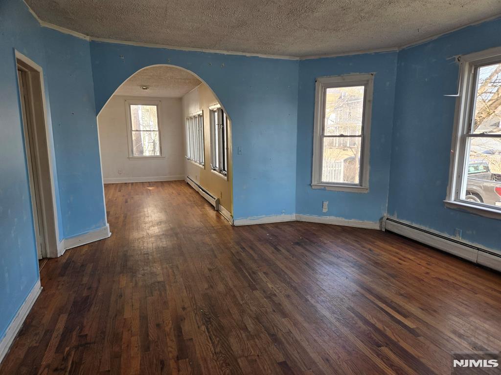 Englewood, New Jersey 07631, United States, 4 Bedrooms Bedrooms, ,2 BathroomsBathrooms,Residential,Pending,88867