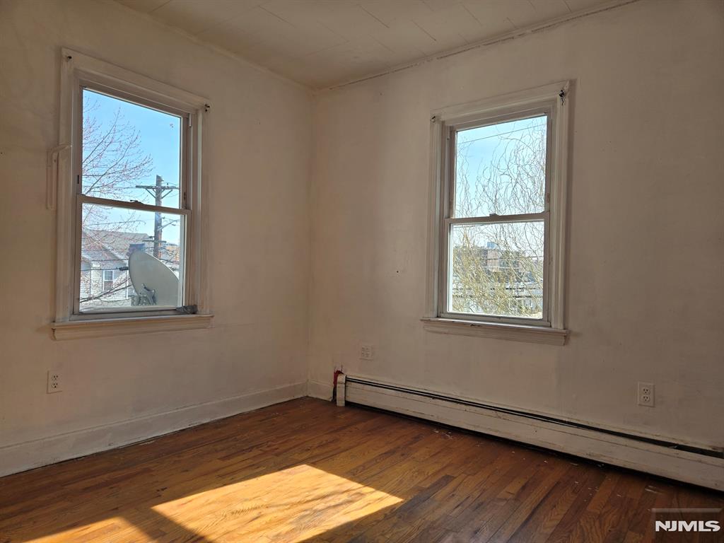 Englewood, New Jersey 07631, United States, 4 Bedrooms Bedrooms, ,2 BathroomsBathrooms,Residential,Pending,88867