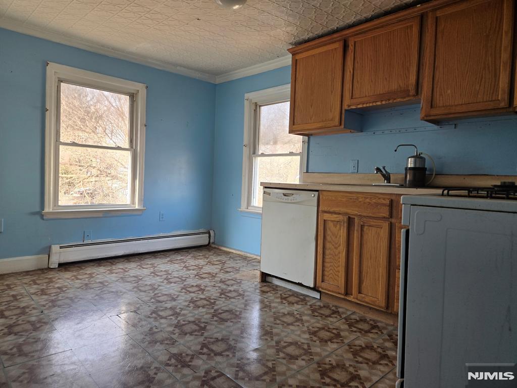 Englewood, New Jersey 07631, United States, 4 Bedrooms Bedrooms, ,2 BathroomsBathrooms,Residential,Pending,88867