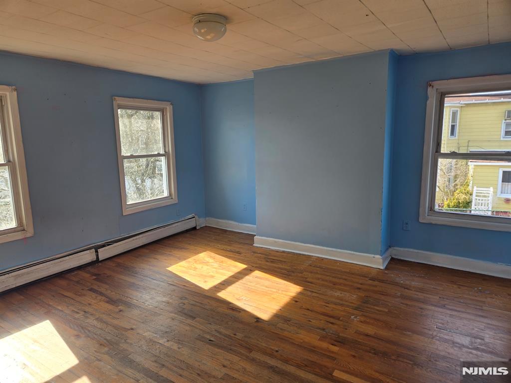 Englewood, New Jersey 07631, United States, 4 Bedrooms Bedrooms, ,2 BathroomsBathrooms,Residential,Pending,88867