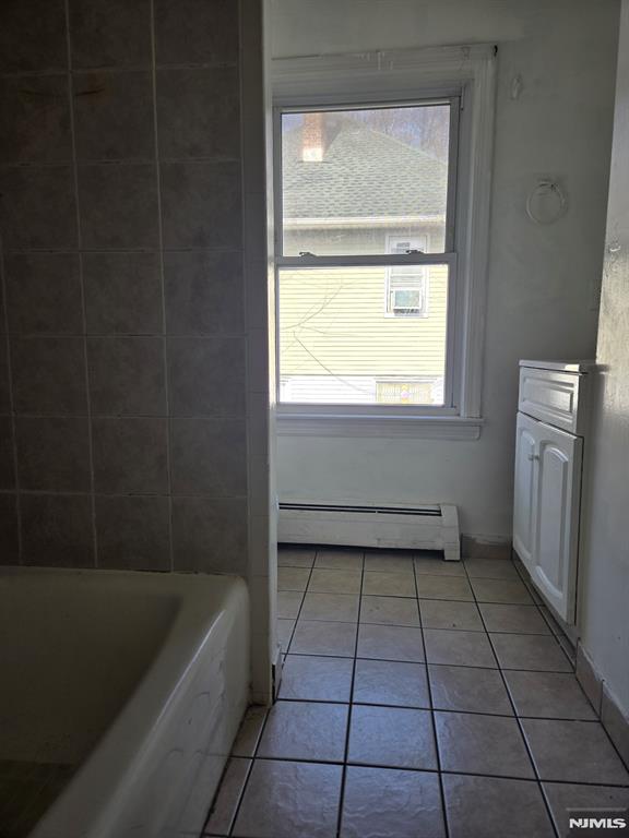 Englewood, New Jersey 07631, United States, 4 Bedrooms Bedrooms, ,2 BathroomsBathrooms,Residential,Pending,88867