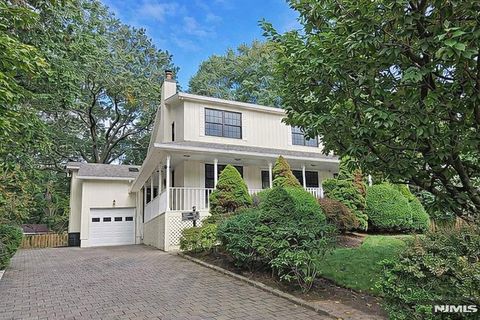 Photo of 127 Hillside Avenue, Cresskill, NJ 07626 (MLS # 26002941)