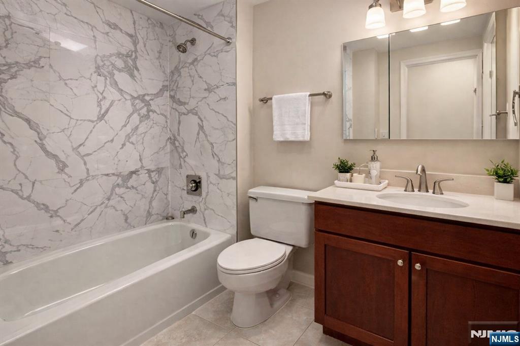 7002 Boulevard East 3F