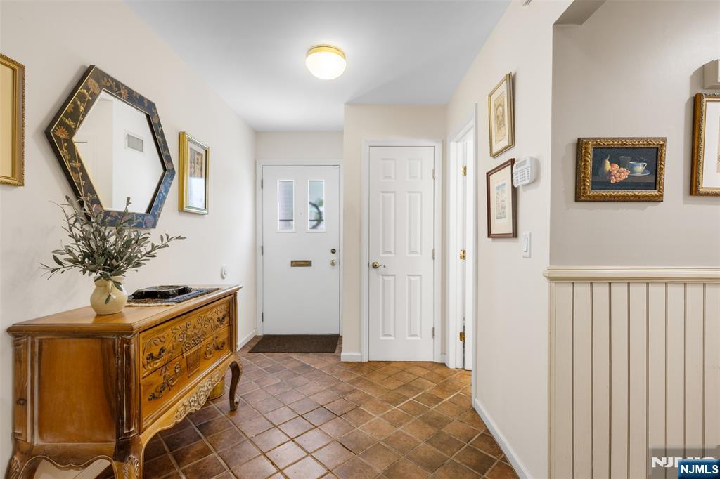 44 Holiday Court