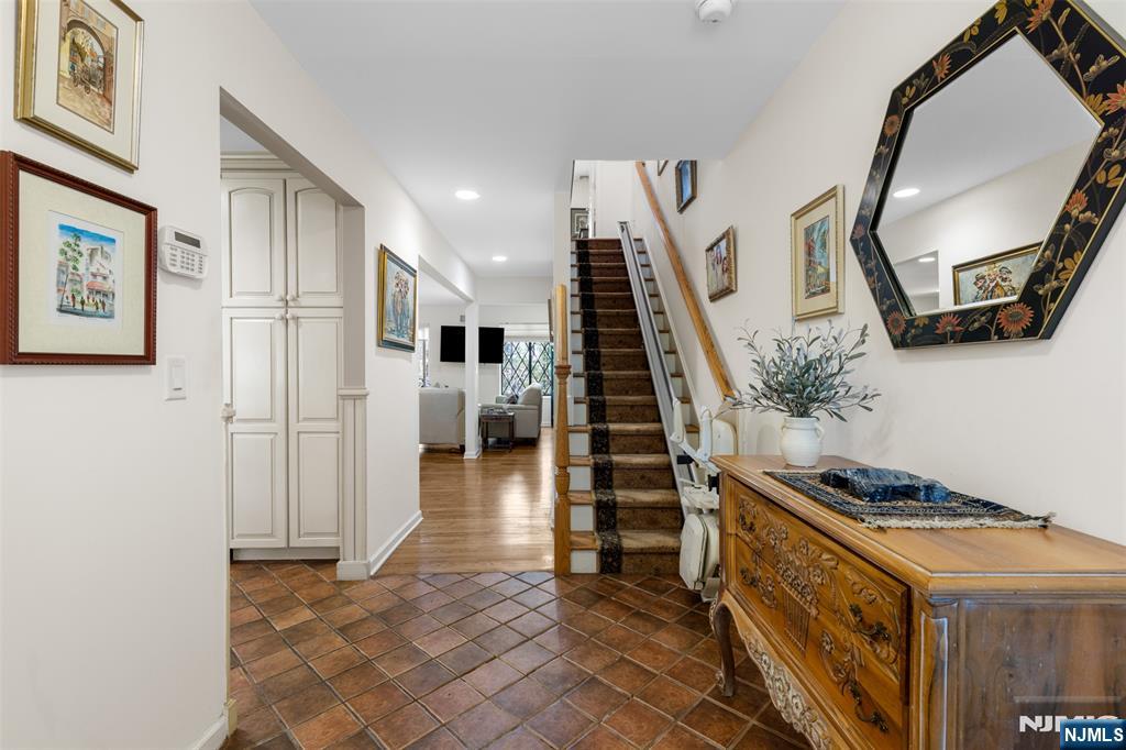 44 Holiday Court