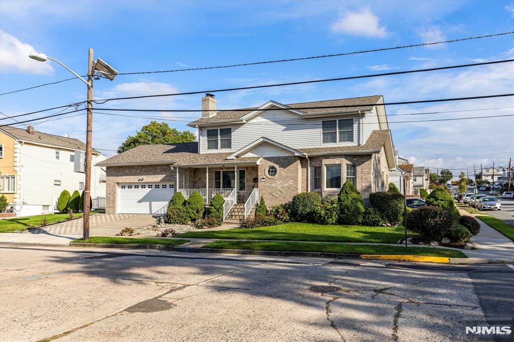 202 Riverview Avenue, North Arlington, New Jersey - 4 Bedrooms  
4 Bathrooms  
9 Rooms - 