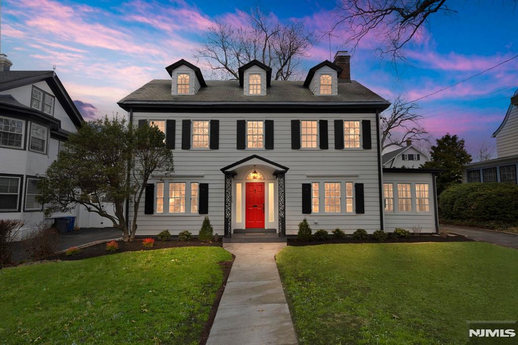 117119 Heller Parkway, Newark, New Jersey - 5 Bedrooms  
3 Bathrooms  
11 Rooms - 