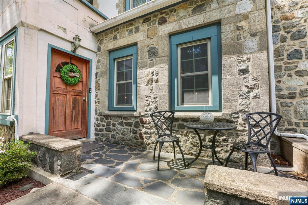 26 Maple Road