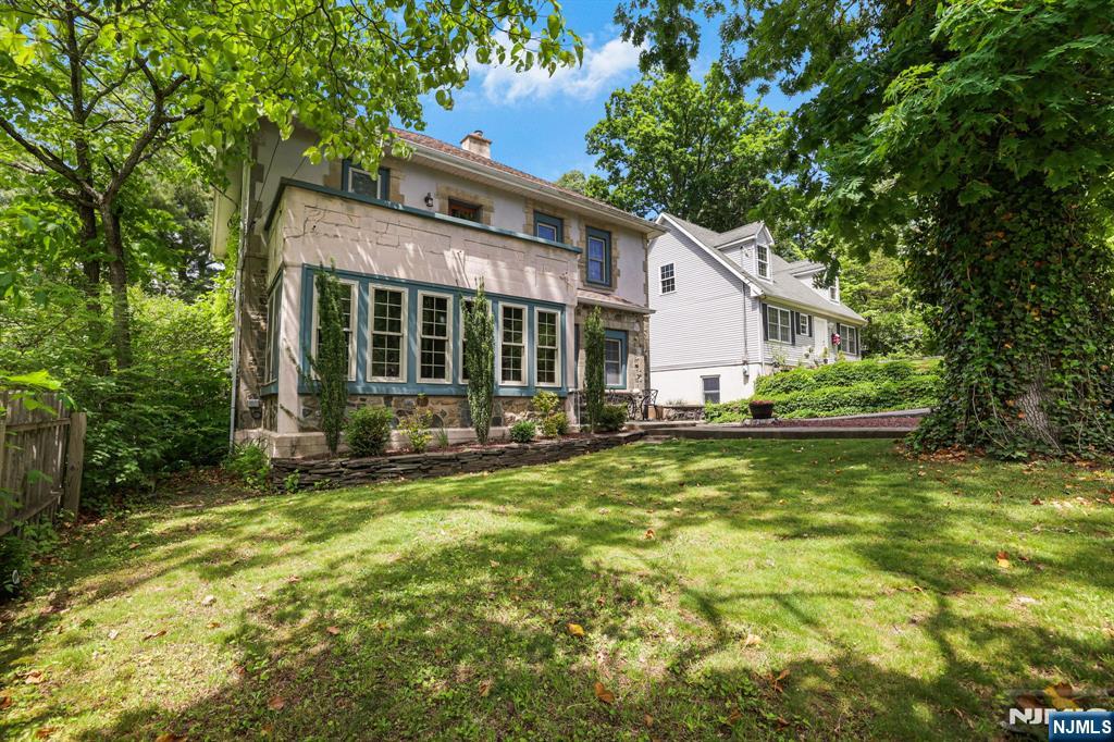 26 Maple Road