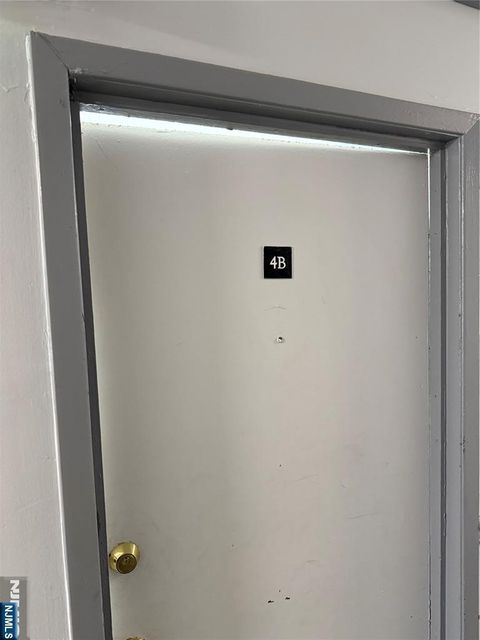 Photo of 1425 E Saint George Ave #4B, Roselle, NJ 07203 (MLS # 26011258)