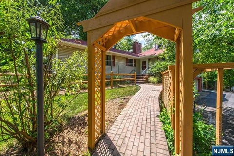 Photo of 37 Grandview Place, Caldwell, NJ 07006 (MLS # 26015952)