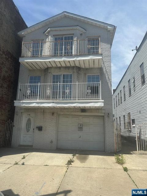 Photo of 339 Ocean Avenue, Jersey City, NJ 07305 (MLS # 26009041)