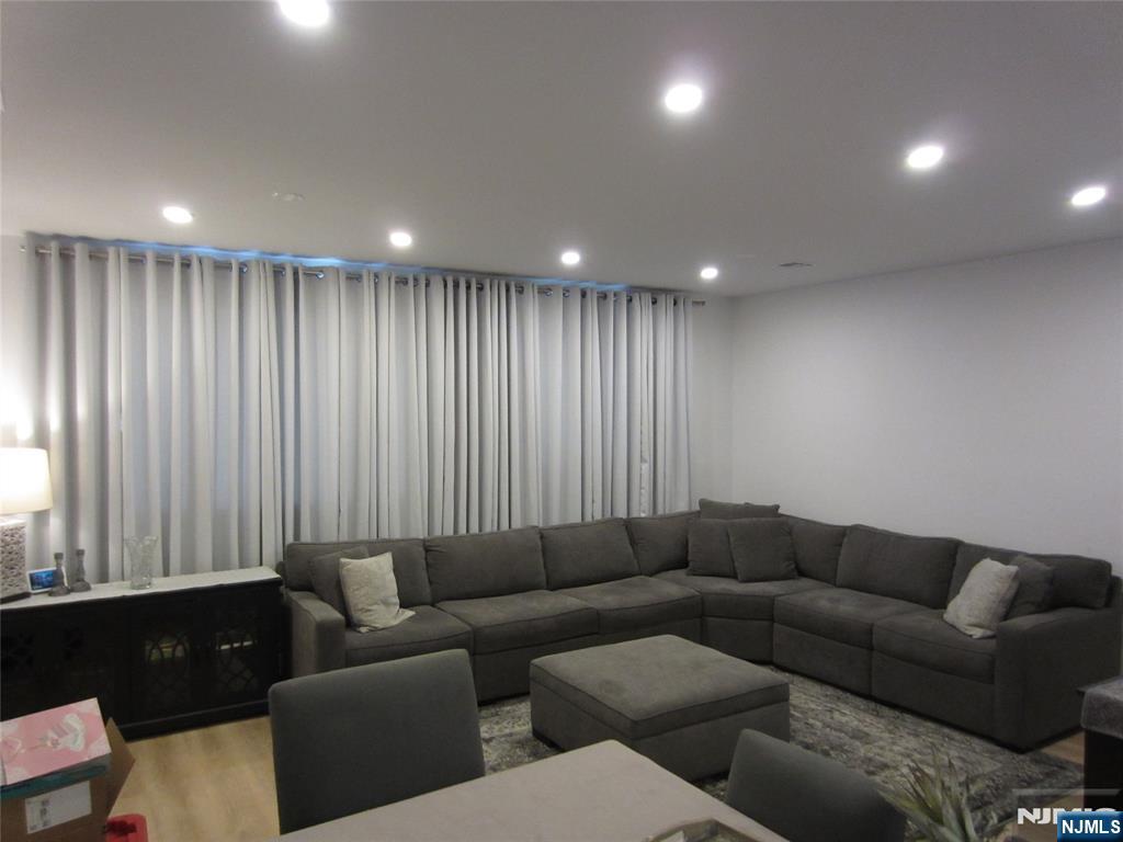 324 1st Street 1st floor