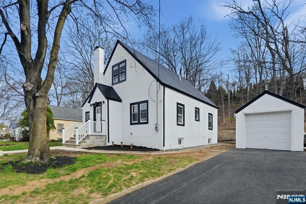 Photo of 31 Saint Moritz Place, Wayne, NJ 07470 (MLS # 26012790)