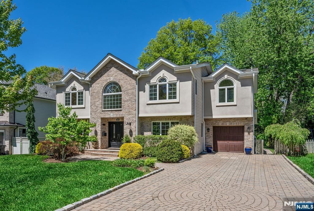 Photo of 309 South Drive, Paramus, NJ 07652 (MLS # 26012064)