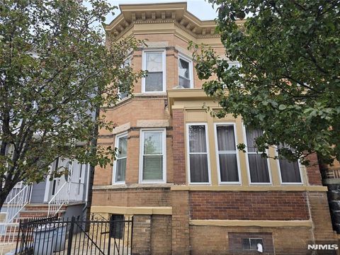 Photo of 622 21st Street, Union City, NJ 07087 (MLS # 25038034) Photo of 622 21st Street, Union City, NJ 07087 (MLS # 25038034)