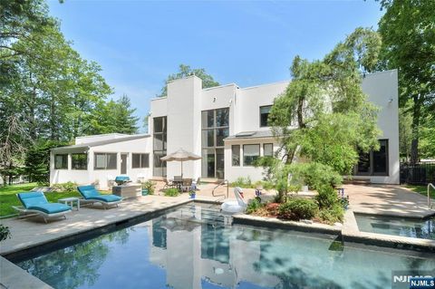 21 Hunter Ridge Woodcliff Lake NJ 07677