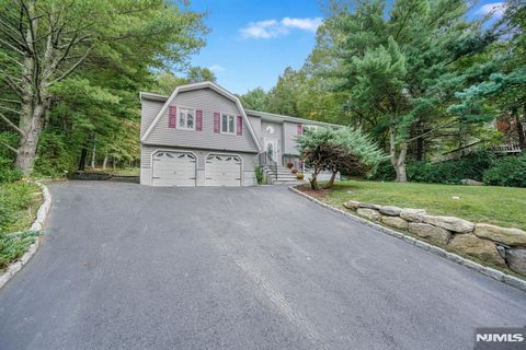 Photo of 18 Juniper Terrace, Ringwood, NJ 07456 (MLS # 26001333)