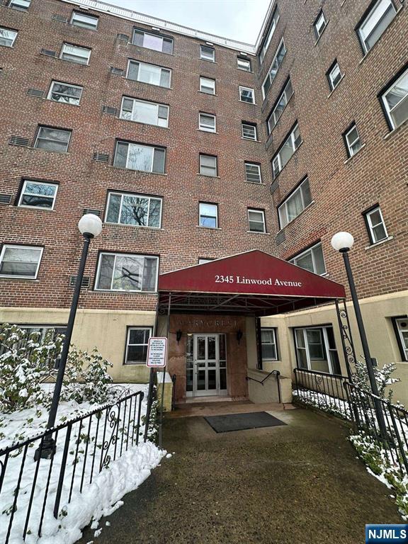 Property for Sale at 2345 Linwood Avenue 4B, Fort Lee, New Jersey - Bedrooms: 2 
Bathrooms: 1  - $299,999