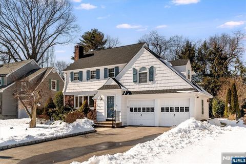 Photo of 127 Central Avenue, Glen Rock, NJ 07452 (MLS # 25044012)