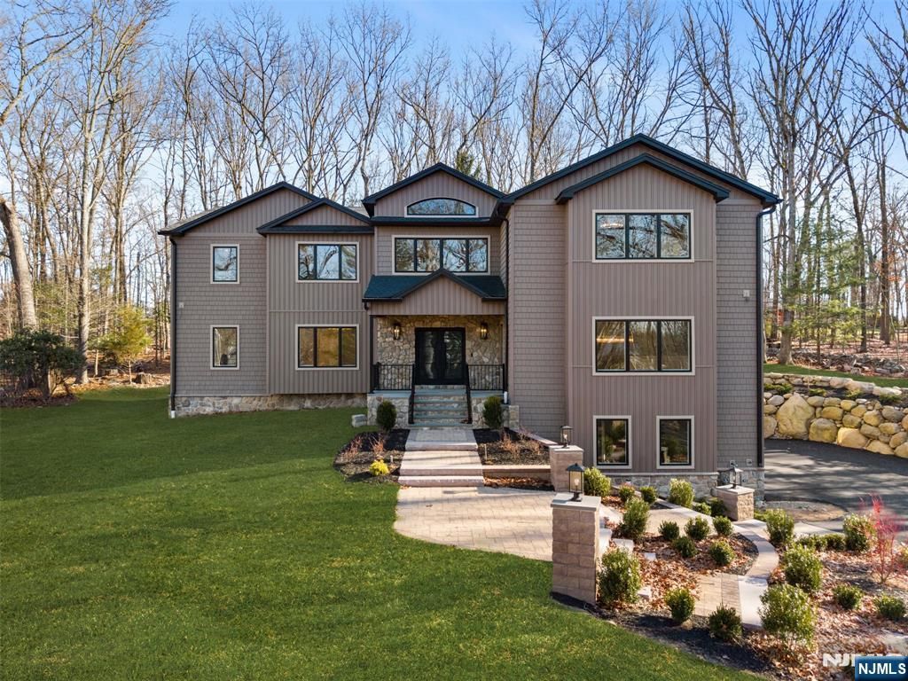 Photo of 206 Peterson Place, Ramsey, NJ 07446 (MLS # 25041833)