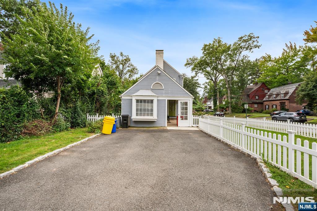 1187 Sussex Road