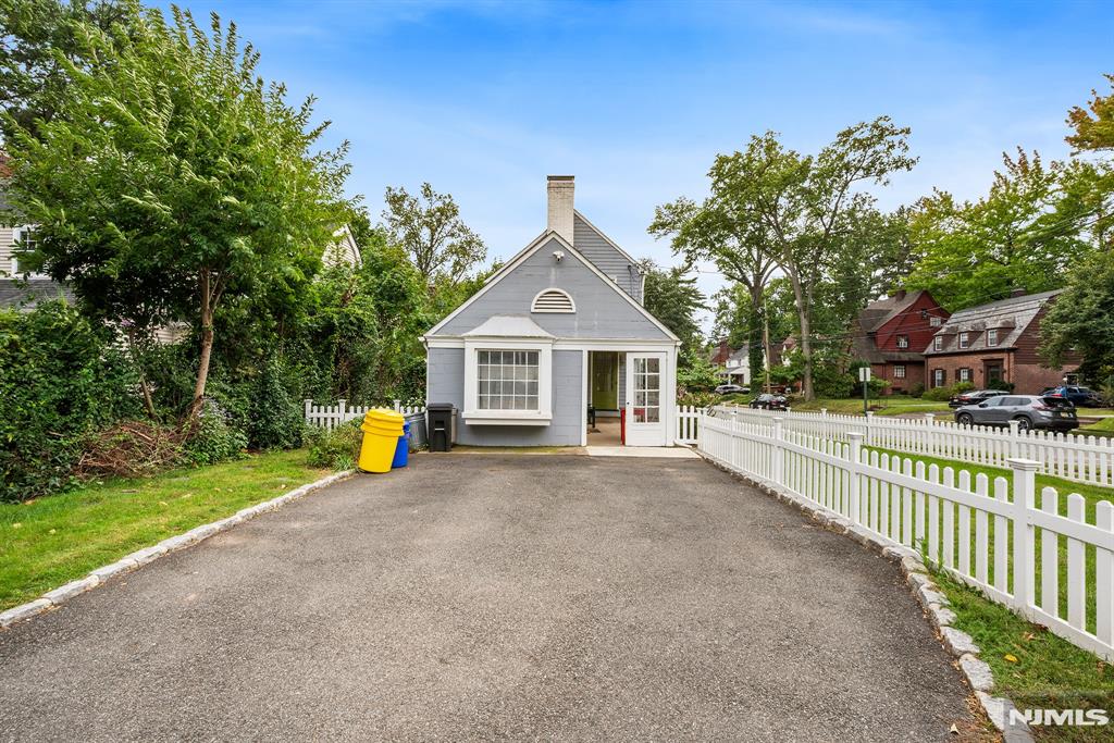 1187 Sussex Road