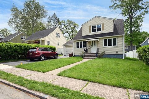 28 Livingston Place Teaneck NJ 07666