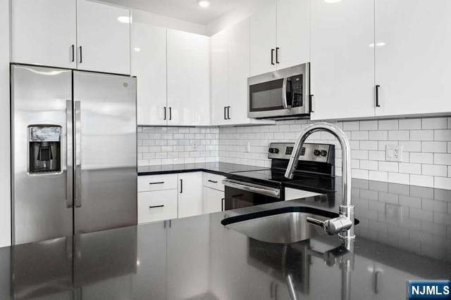 520 Cliff St 206, Fairview, New Jersey - 1 Bedrooms  
1 Bathrooms  
4 Rooms - 