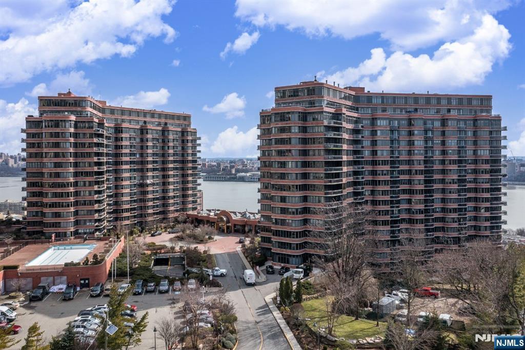 100 Carlyle Drive 4F-S, Cliffside Park, New Jersey - 1 Bedrooms  
1 Bathrooms - 