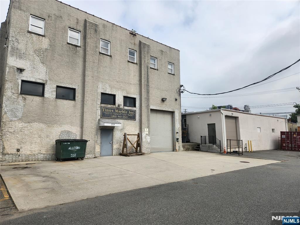 319 10th Street