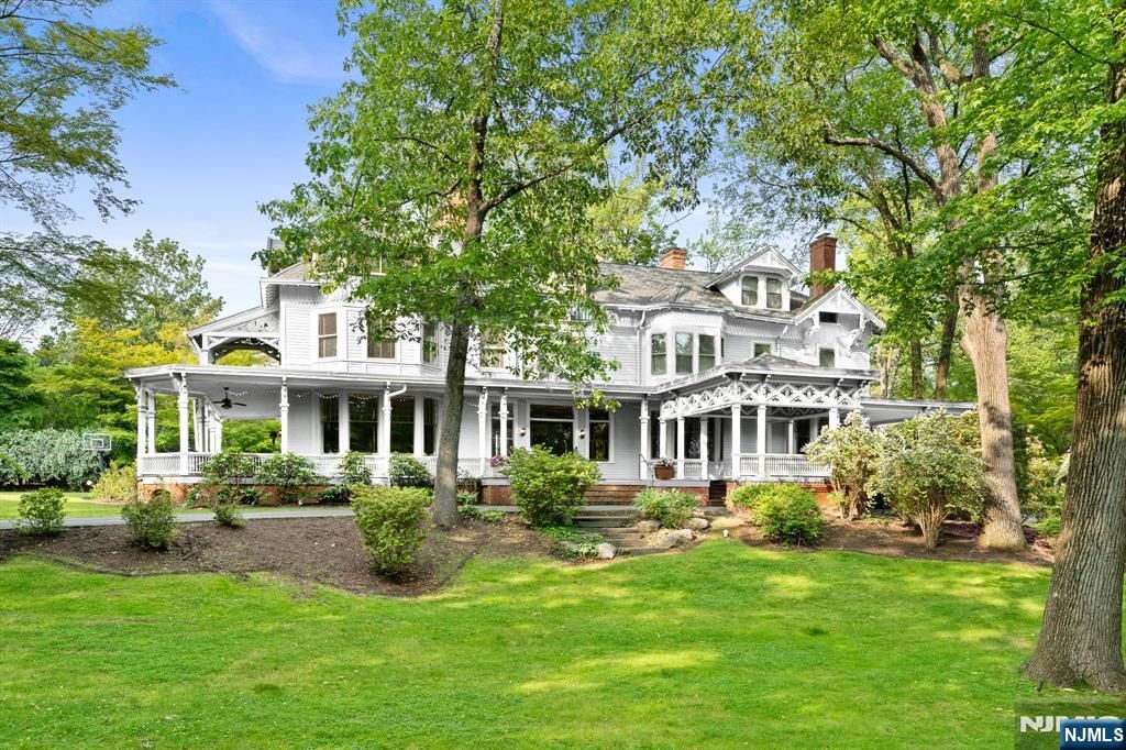 Photo of 40 Highland Avenue, Millburn, NJ 07078 (MLS # 26013357)