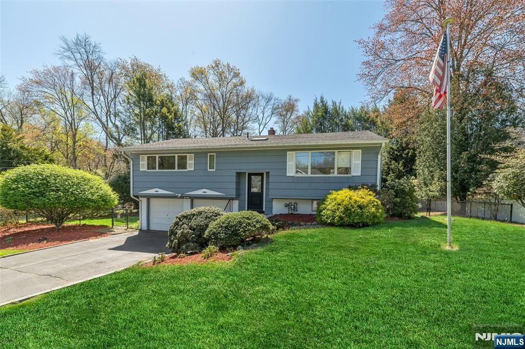 Photo of 595 Echo Glen Avenue, River Vale, NJ 07675 (MLS # 26013927)