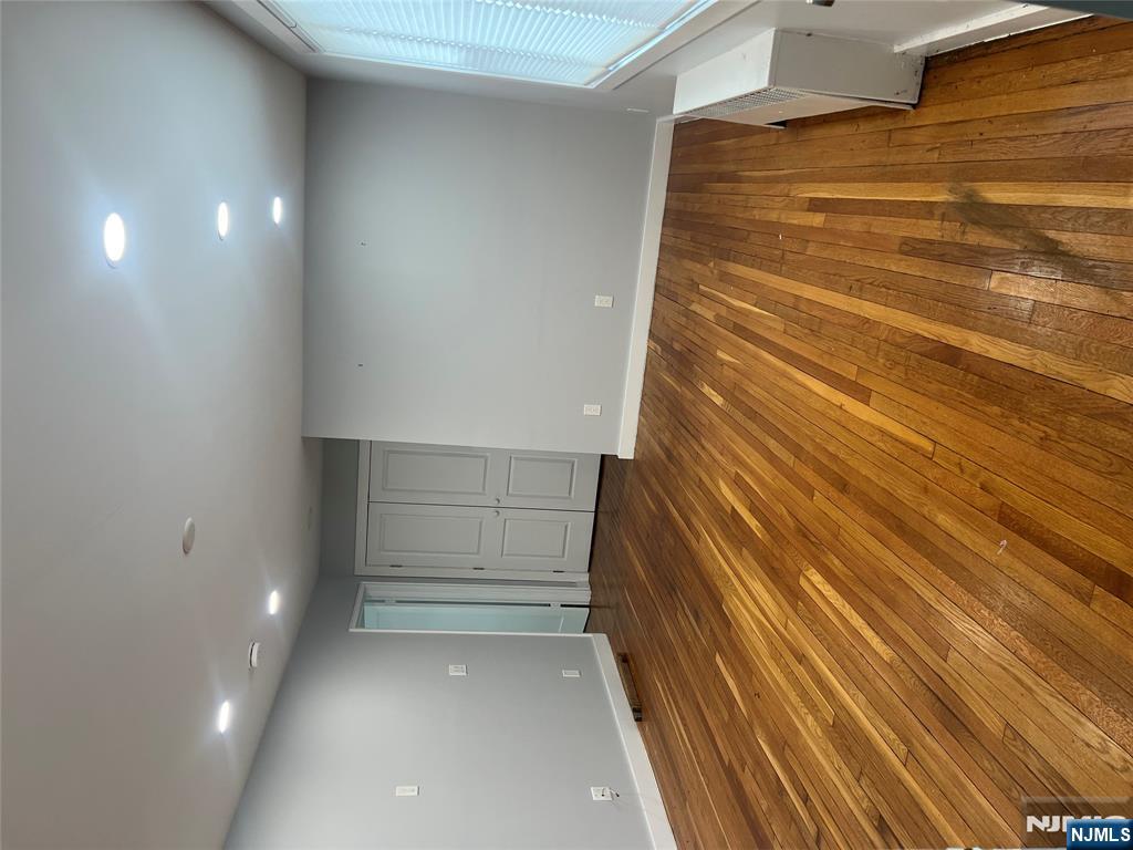 935 Broad Street 35B