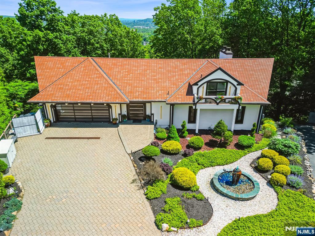 Property for Sale at 18 Fairview Drive, North Caldwell, New Jersey - Bedrooms: 5 
Bathrooms: 5 
Rooms: 11  - $2,199,900