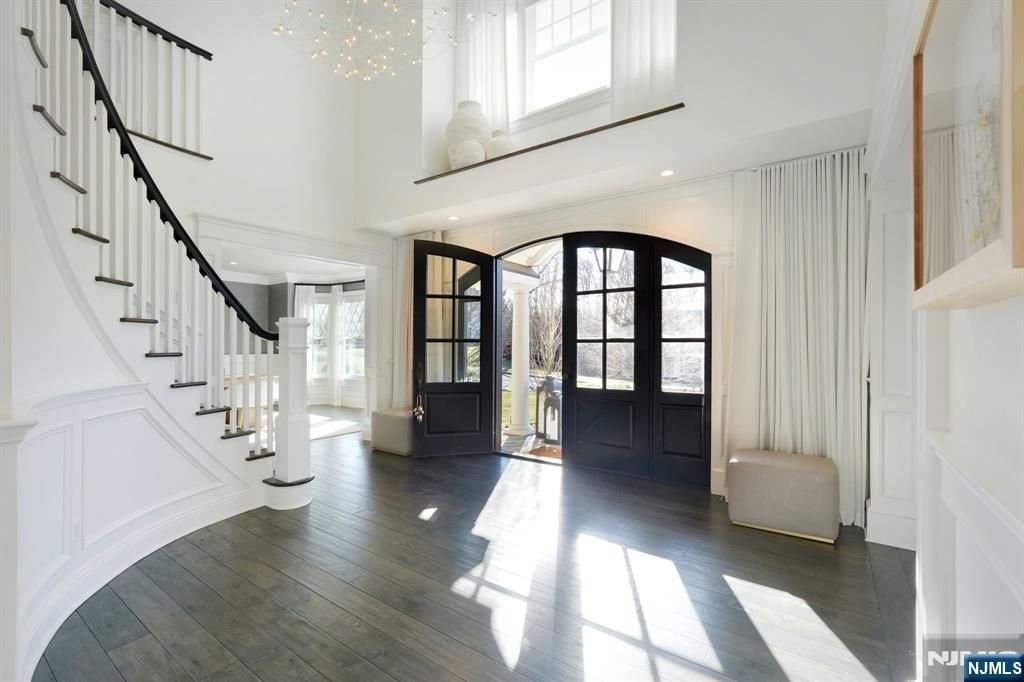 Photo of 4 Mill Brook Lane, Franklin Lakes, NJ 07417 (MLS # 26001383)