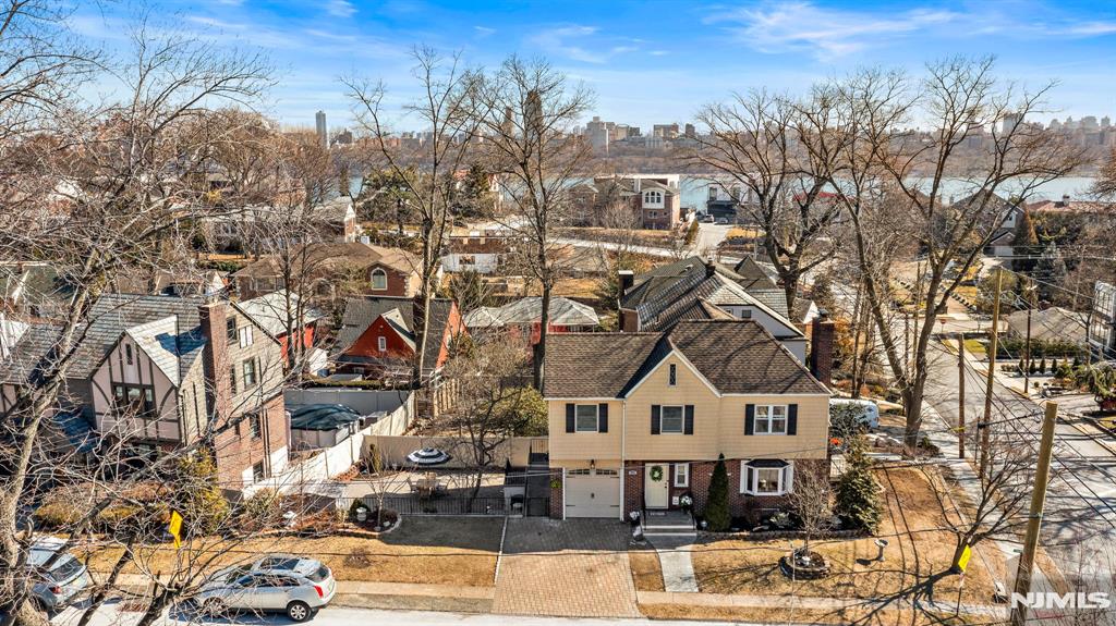 502 Longview Place