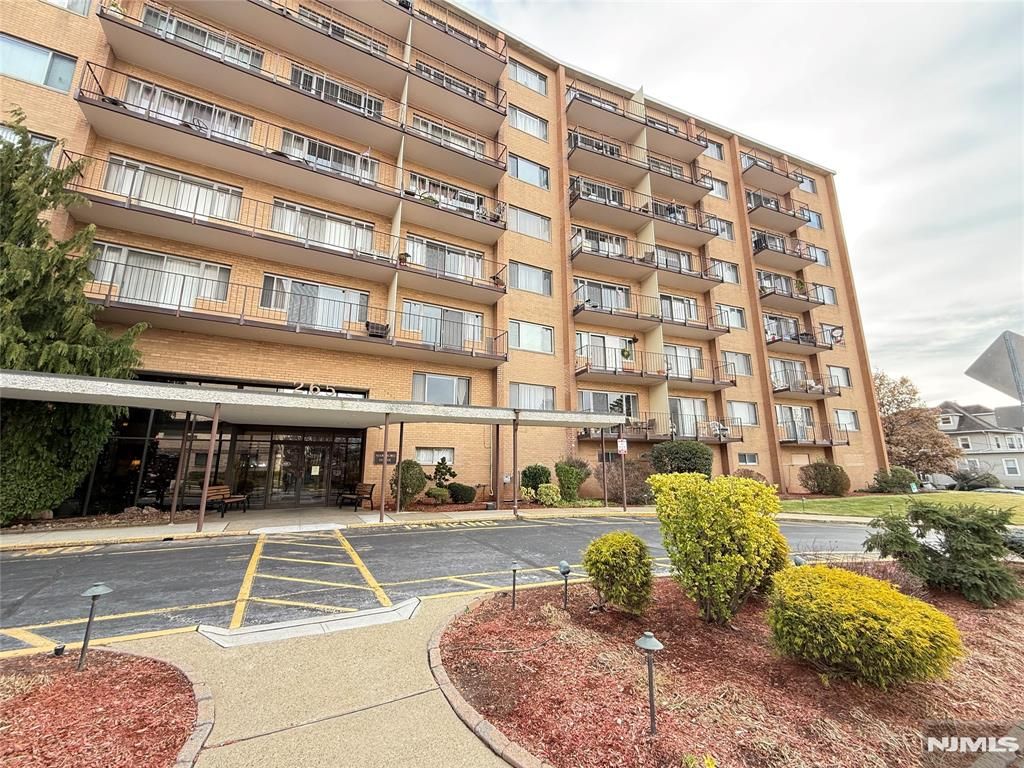 Photo of 265 Main St #702, Ridgefield Park, NJ 07660 (MLS # 26001586)