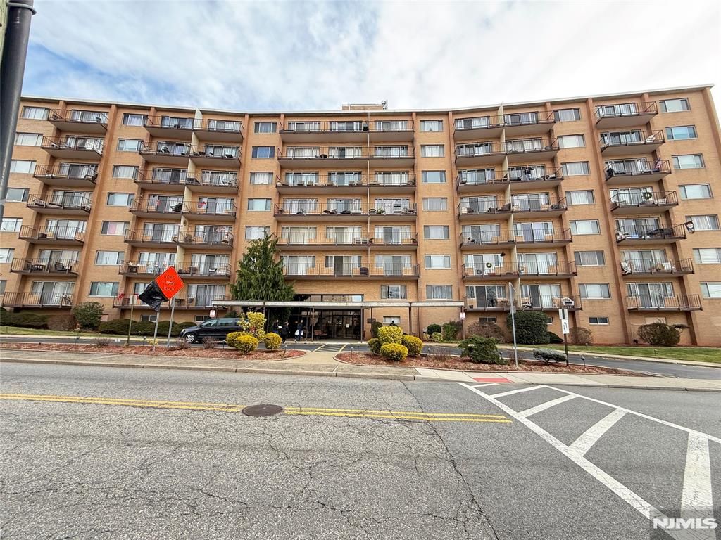 Photo of 265 Main St #702, Ridgefield Park, NJ 07660 (MLS # 26001586)