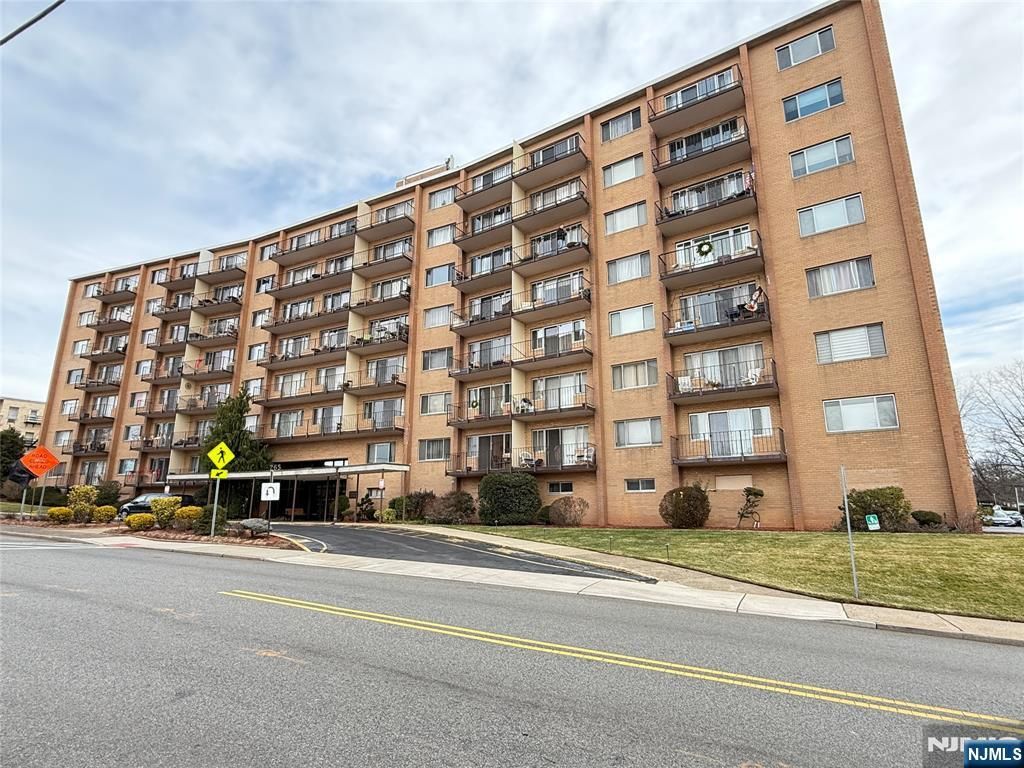 Photo of 265 Main St #702, Ridgefield Park, NJ 07660 (MLS # 26001586)
